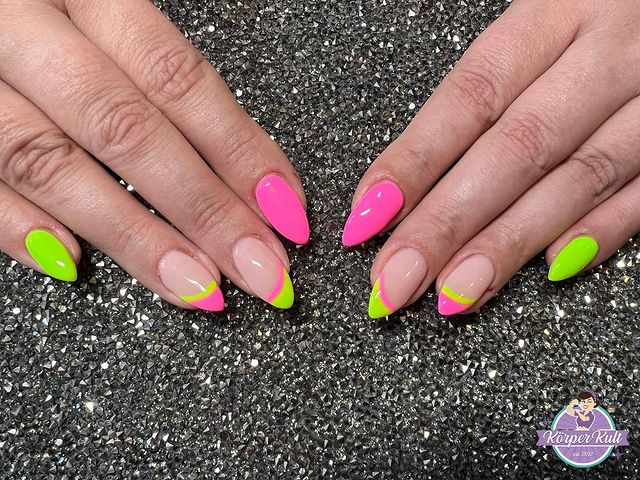 Lebendige Farben: Bunte Nagelkunst beim Nagelstudio Körperkult Göttingen