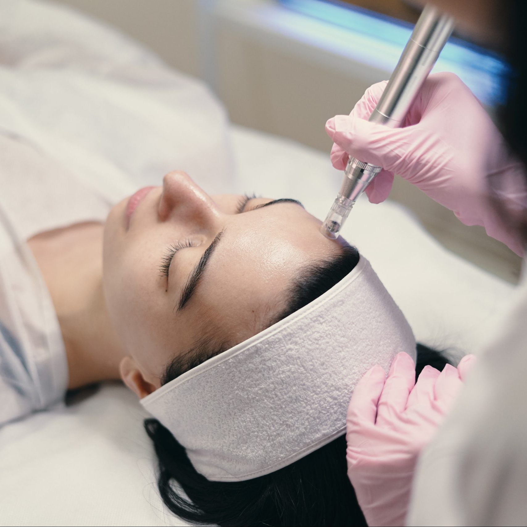 Rejuvenating facial treatment