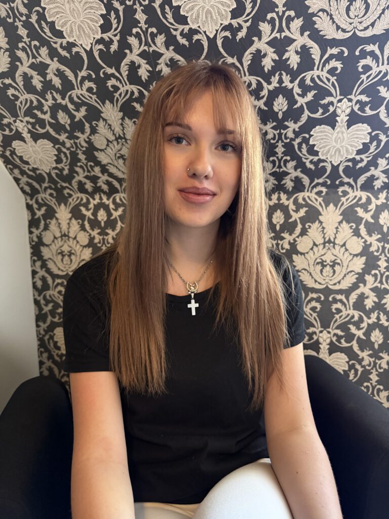 Alyah, Auszubildende bei Körperkult Kosmetik in Göttingen